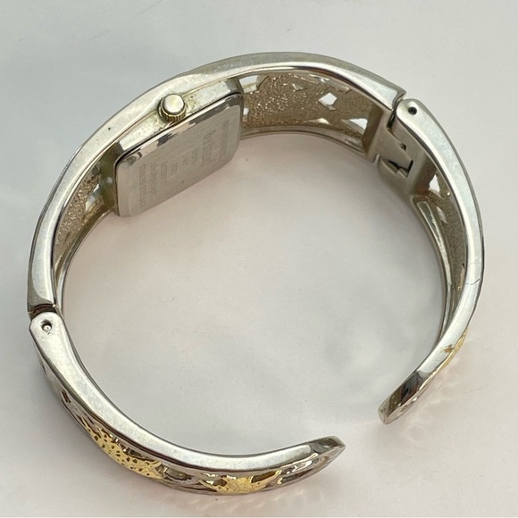 BAY Studio Quartz Star Fish Design Gold and Silver Tone - Picture 2 of 13